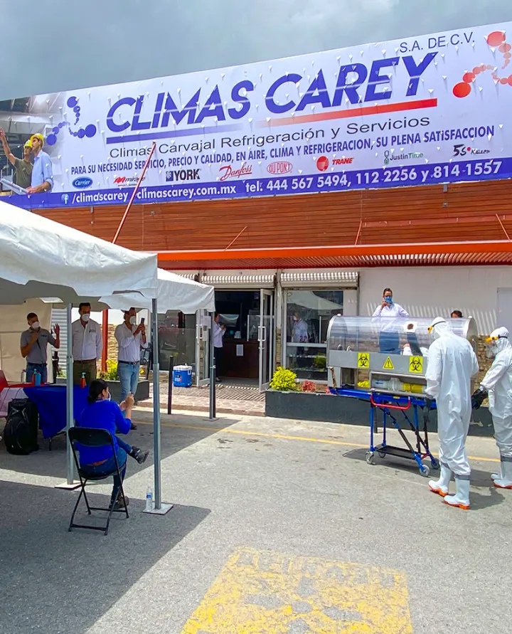 Sucursal de Climas Carey en San Luis Potosí con lona de servicios